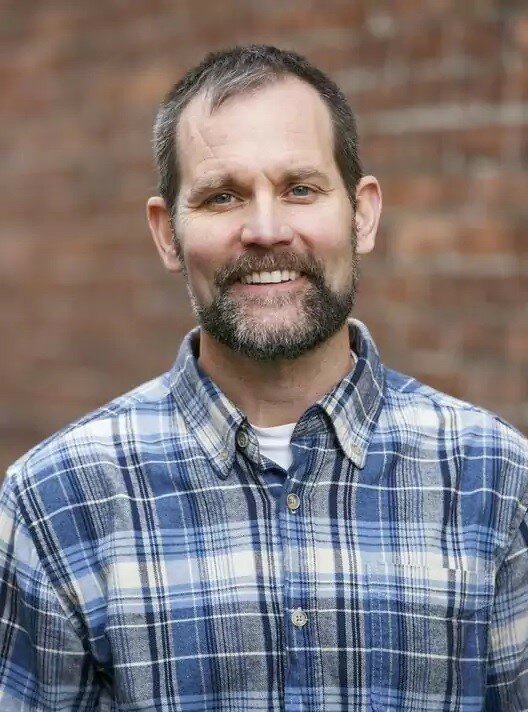 6347 20230306 120608 Mike Portrait